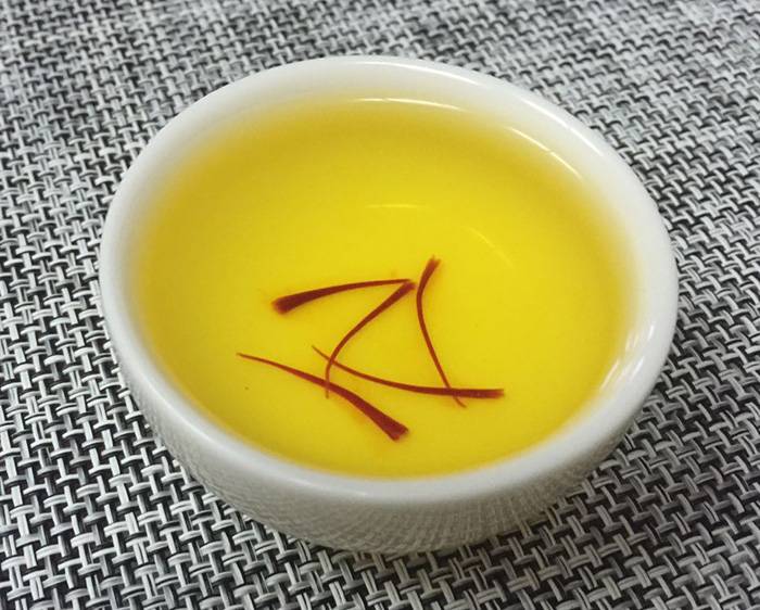 藏紅花泡茶