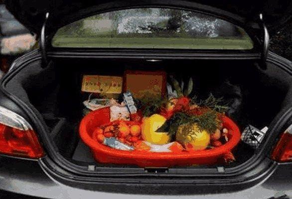 私家車后備廂裝兩箱水果就要被罰款？交警：沒罰錯交規(guī)就是這么定的