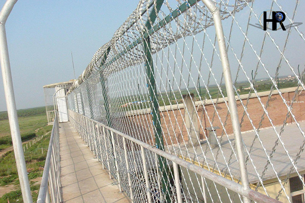 草原牧區(qū)不銹鋼刺繩圍欄網應用 草原牧區(qū)不銹鋼刺繩圍欄網應用